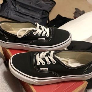Women’s authentic vans black